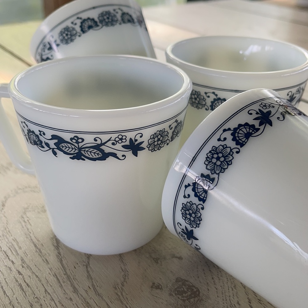4 Vintage Pyrex - Old Town / Blue Onion coffee mugs retro collectible cups